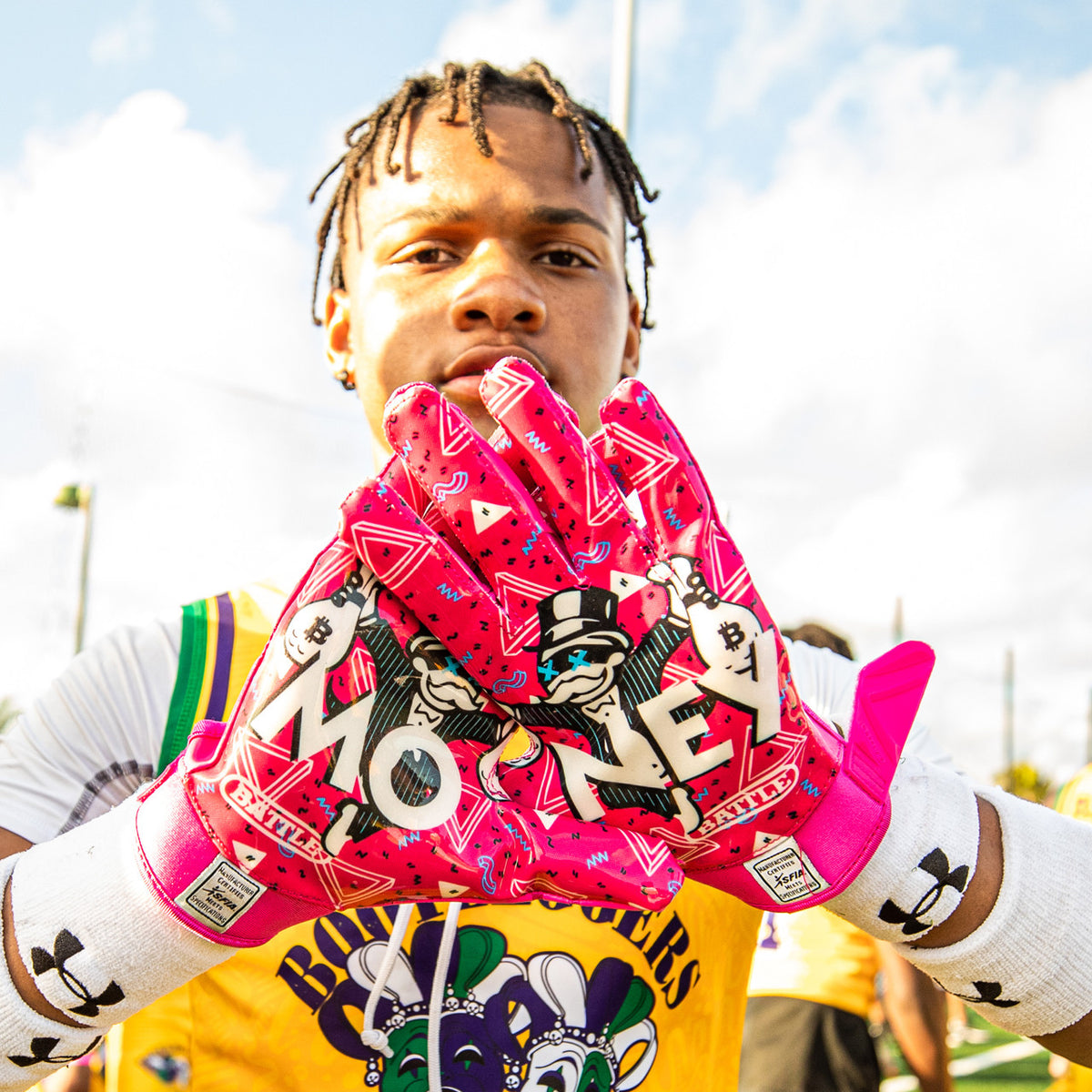 football handschuhe pink Limited Edition Pink Money Man Football Gloves for Receivers, DBs & QBs