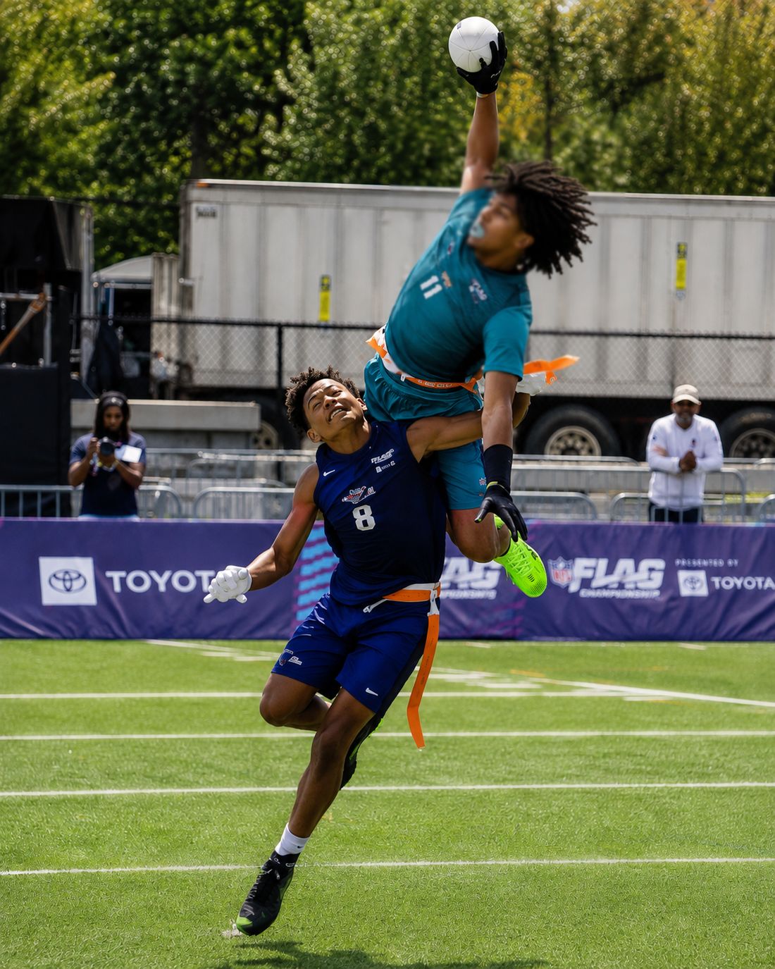 Leaping one-handed catch over a defender at the NFL FLAG Championships